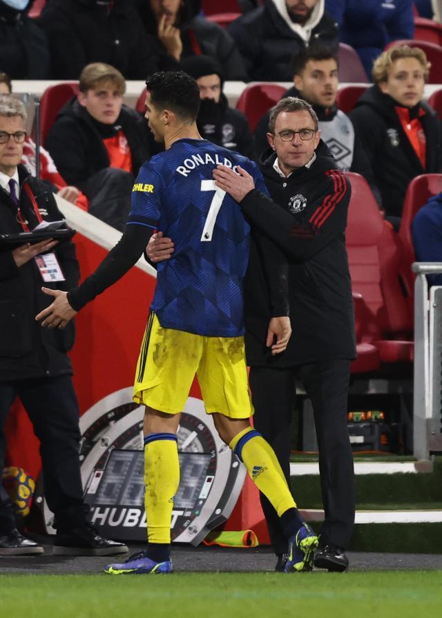 贝博体育-卡拉格劝曼联今夏打发C罗走 他妨碍曼联整体进步