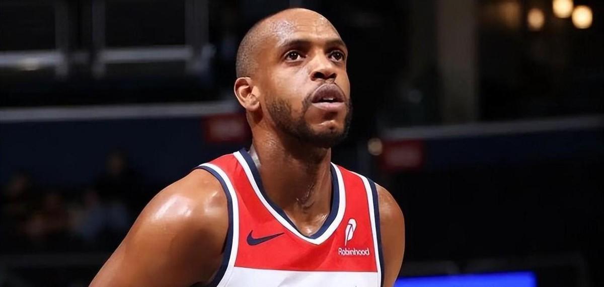 最失败的管理层！1个历史级巨星 只换来4个边缘人 选秀权还没保障