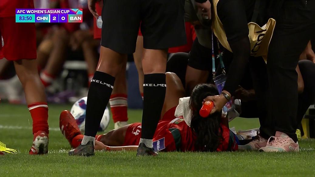 网页版地址-无视2点球+进球被吹！中国女足连遭“争议吹罚”，王霜惊艳世界波