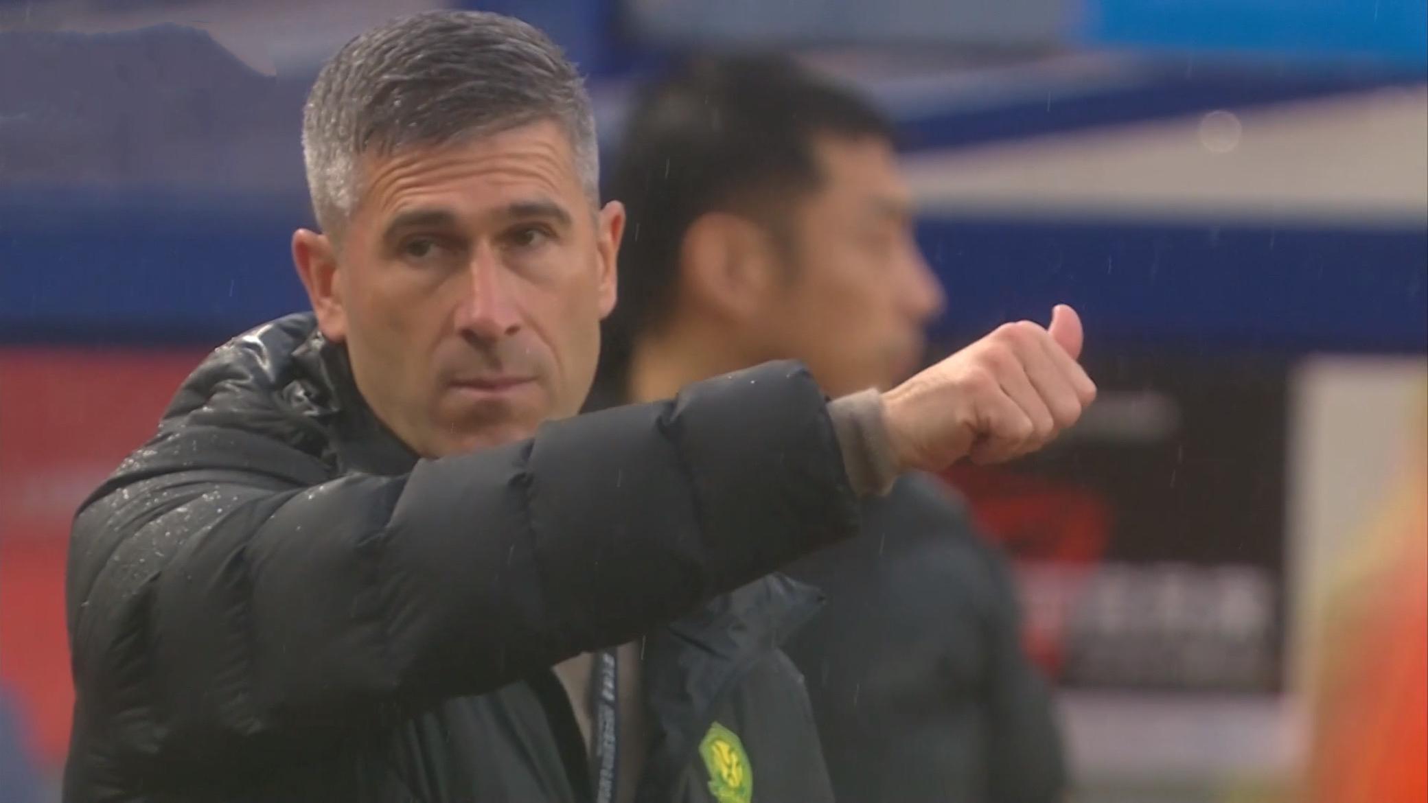 网页版地址-李磊伤了国安新援首秀改位置成功，蒙哥推翻无效控球 激活张玉宁