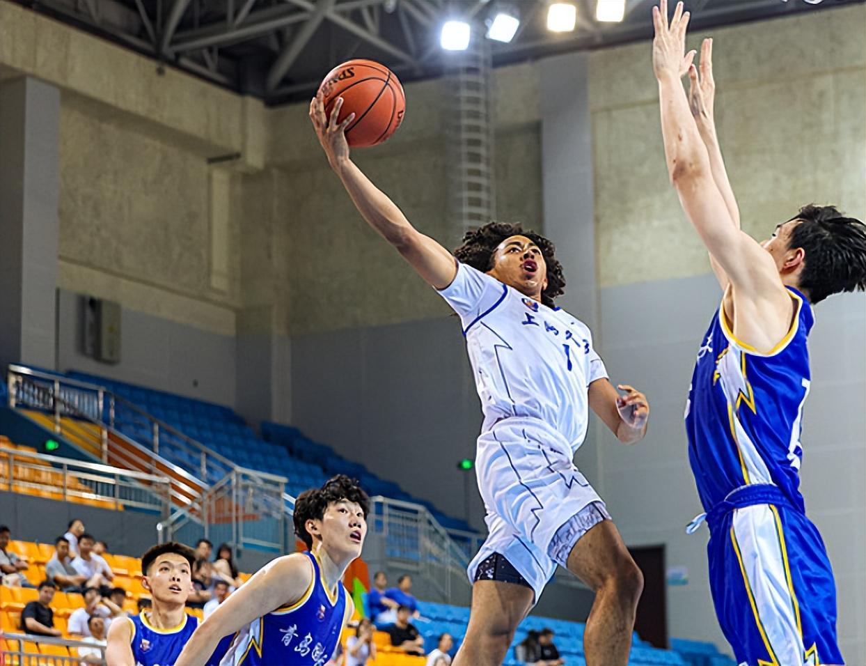 BB Sports-轰30分3助4断!中国男篮18岁1米83混血控卫闪耀:下赛季征战NCAA